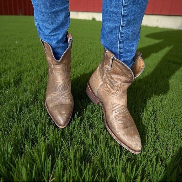 Vintage Frye White Label Tan Leather Western Cowgirl Ankle Boots Size 9 - Picture 3 of 12